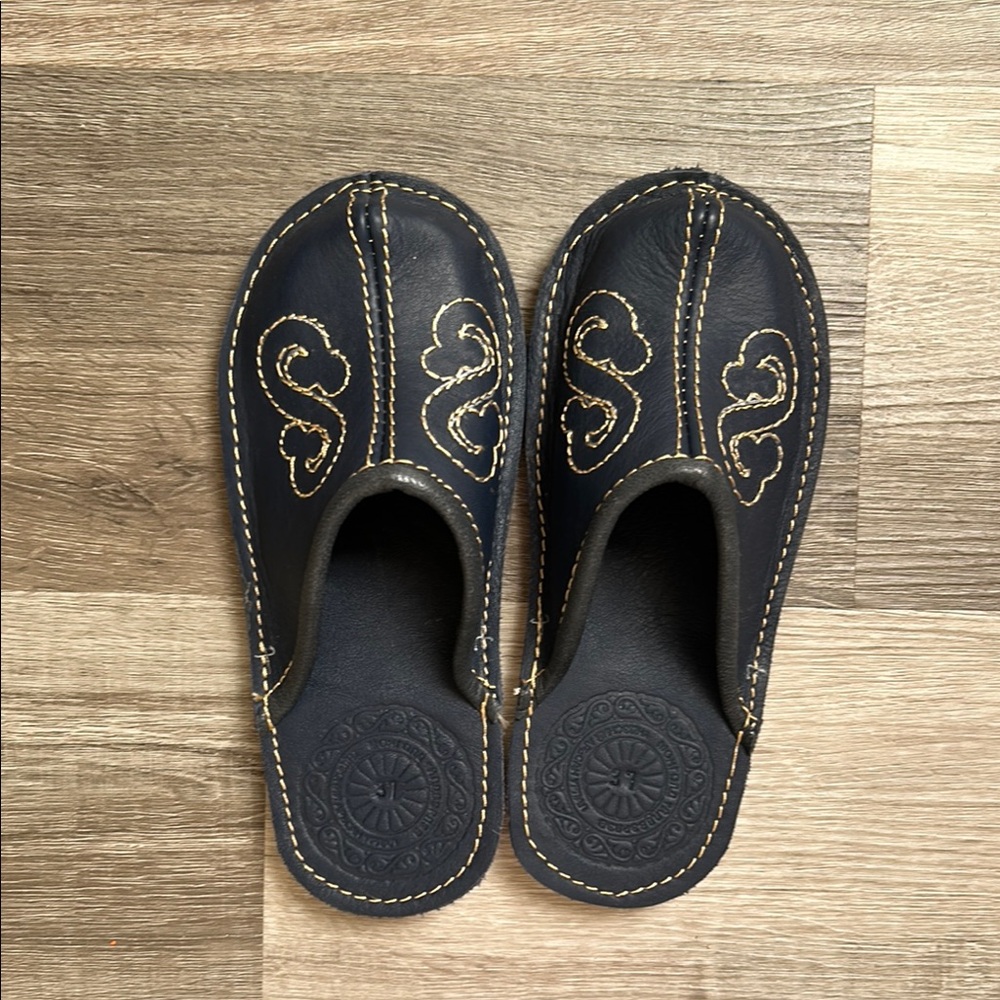 Handcrafted Mongolian Black Leather Slippers